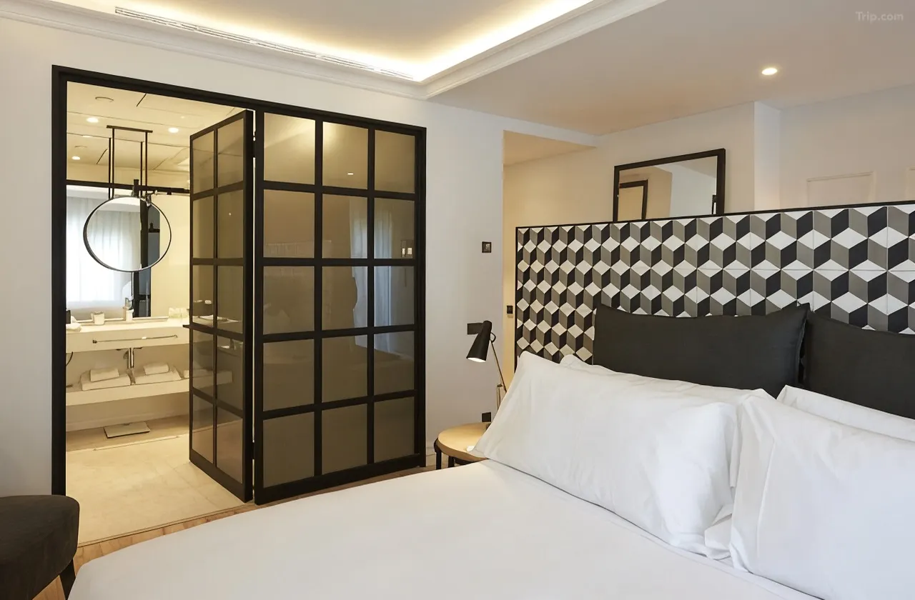 Junior King Suite — Trip.com listing photograph