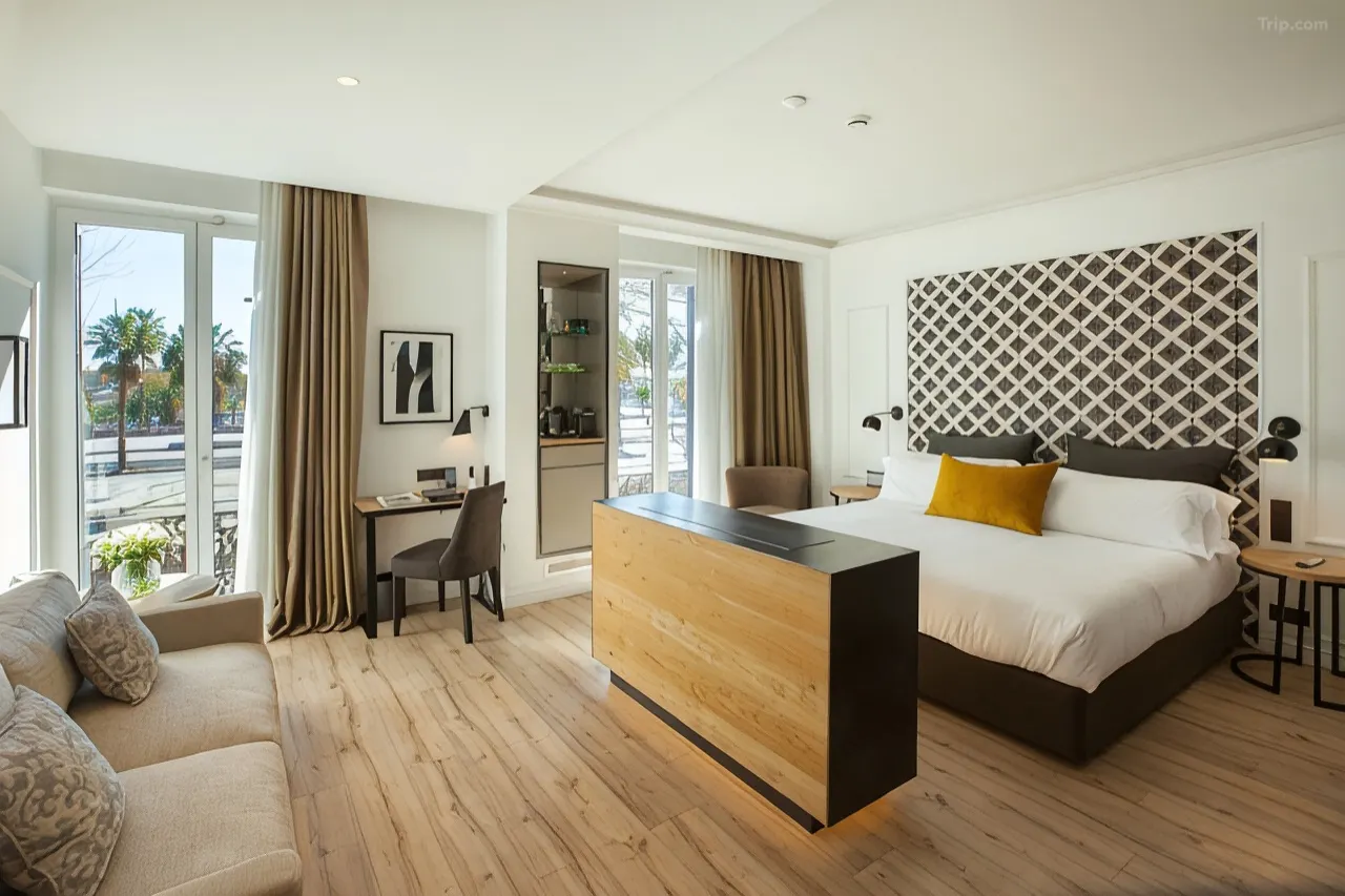 Marina Junior King Suite — Trip.com listing photograph