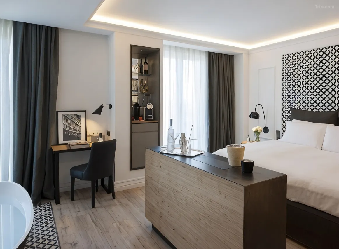 Mediterraneo King Suite — Trip.com listing photograph